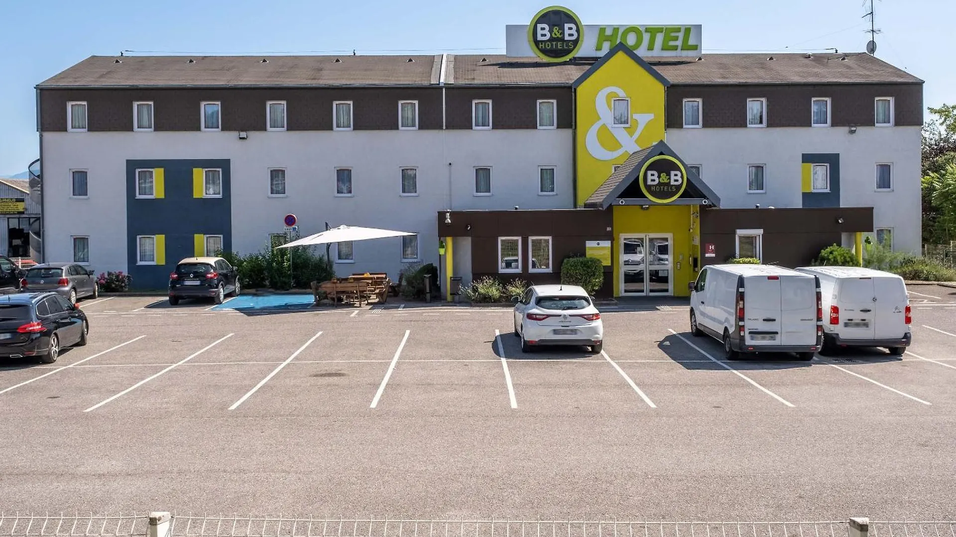 B&B Hotel Annecy Аргонай 2*,